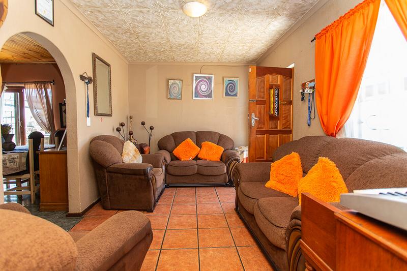 4 Bedroom Property for Sale in Peerless Park North Western Cape